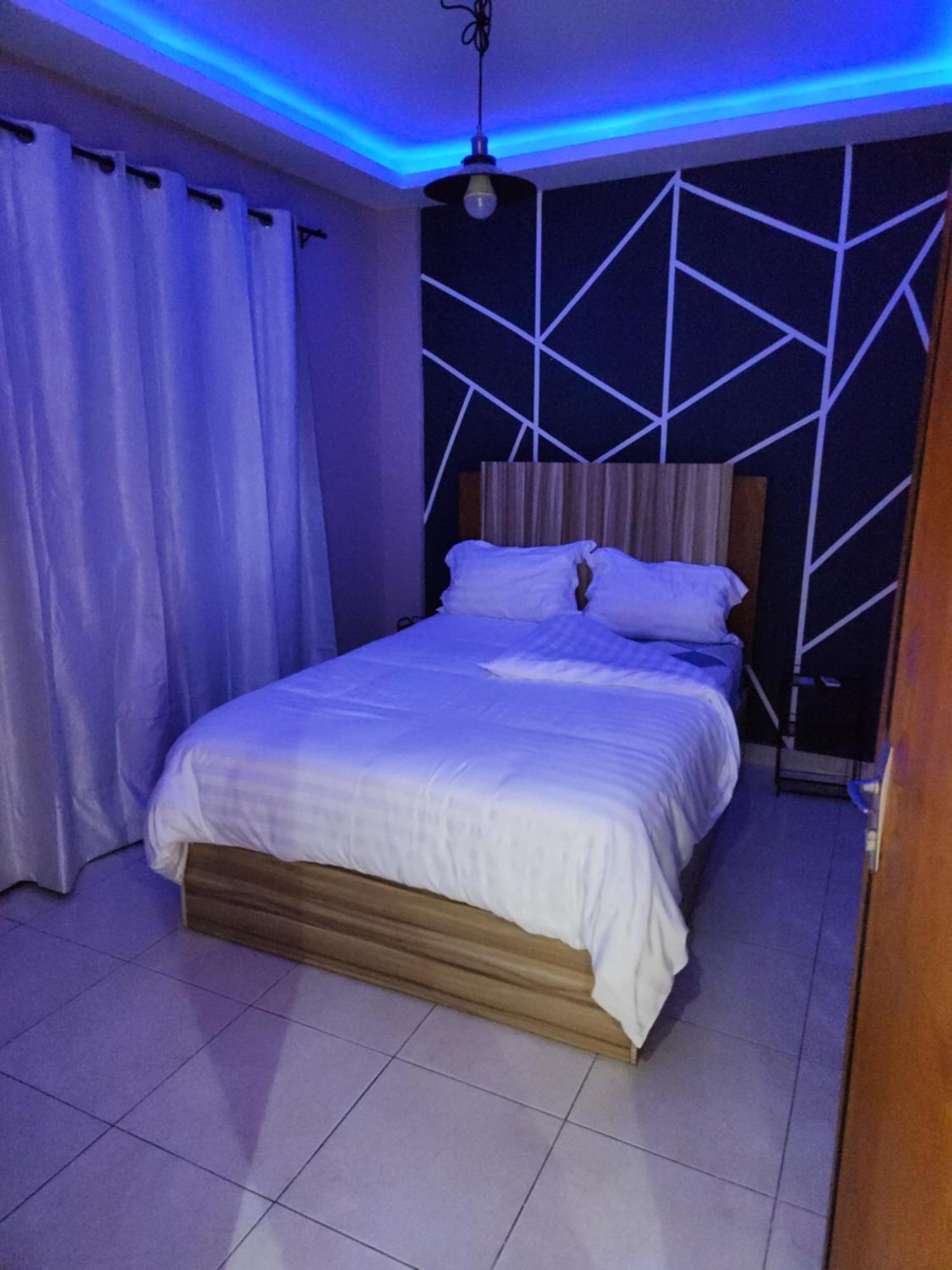 Meuble 1Ch 2E Ch Dispo Avec Un Supplement E1D Apartment Douala Phòng bức ảnh